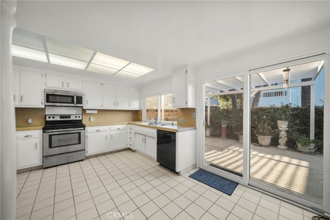 Tiny photo for 1277 Devon LN, Ventura, CA 93001 (MLS # SR26131613)