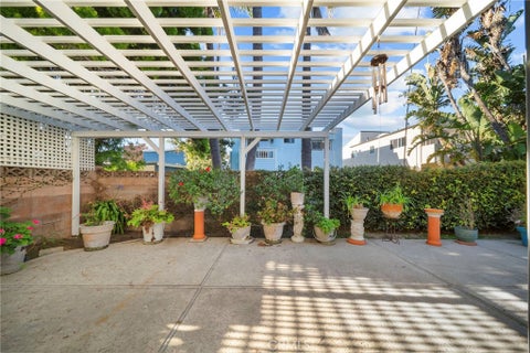 Tiny photo for 1277 Devon LN, Ventura, CA 93001 (MLS # SR26131613)