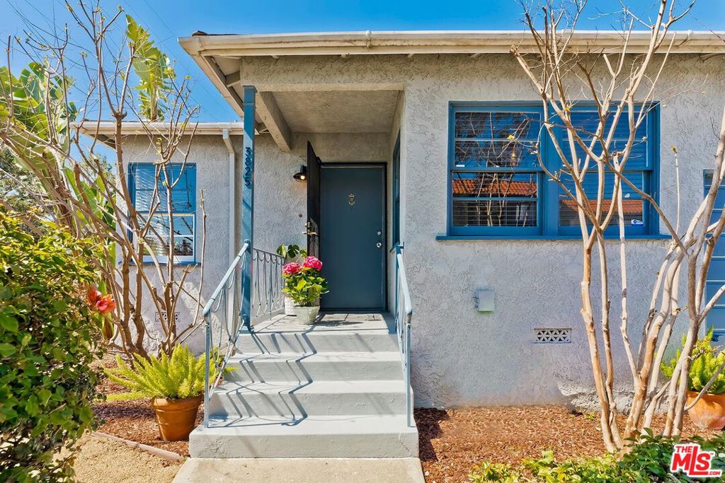 Adorable half of a DUPLEX with no living area attached to your neighbor. Recently updated and pristine. Living room and kitchen enjoy heating and A/C from a newly installed split system. Gleaming hardwood floors throughout. Spacious kitchen with an eating area and banquet with storage beneath the seat. Situated on a corner lot with interior courtyard and patio - ideal for outdoor relaxing. The best of Single home living priced as a condo. All appliances are included. Available immediately.