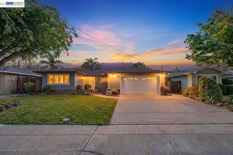 Photo of 1317 Saint Mary Dr, Livermore, CA 94550 (MLS # 41132774)