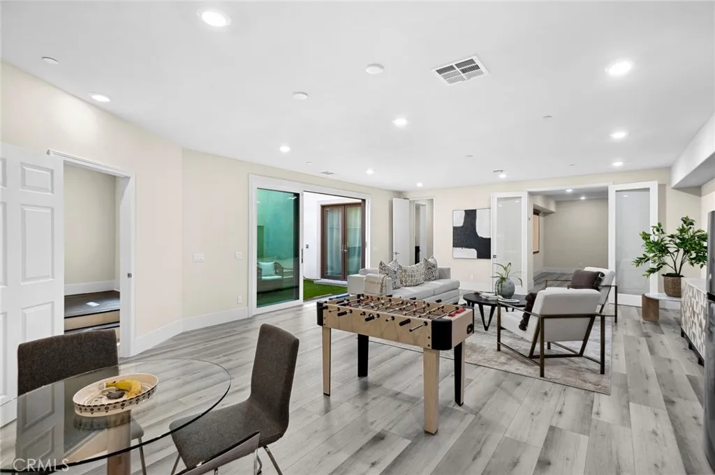 Irvine, California 92618, United States, 6 Bedrooms Bedrooms, ,7 BathroomsBathrooms,Residential,Active,209874