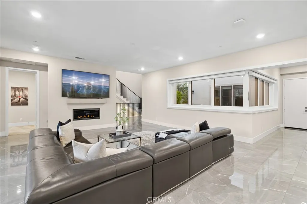 Irvine, California 92618, United States, 6 Bedrooms Bedrooms, ,7 BathroomsBathrooms,Residential,Active,209874