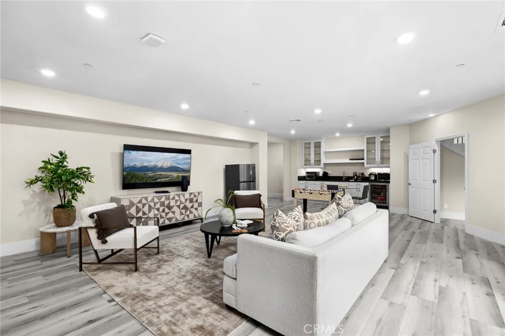 Irvine, California 92618, United States, 6 Bedrooms Bedrooms, ,7 BathroomsBathrooms,Residential,Active,209874