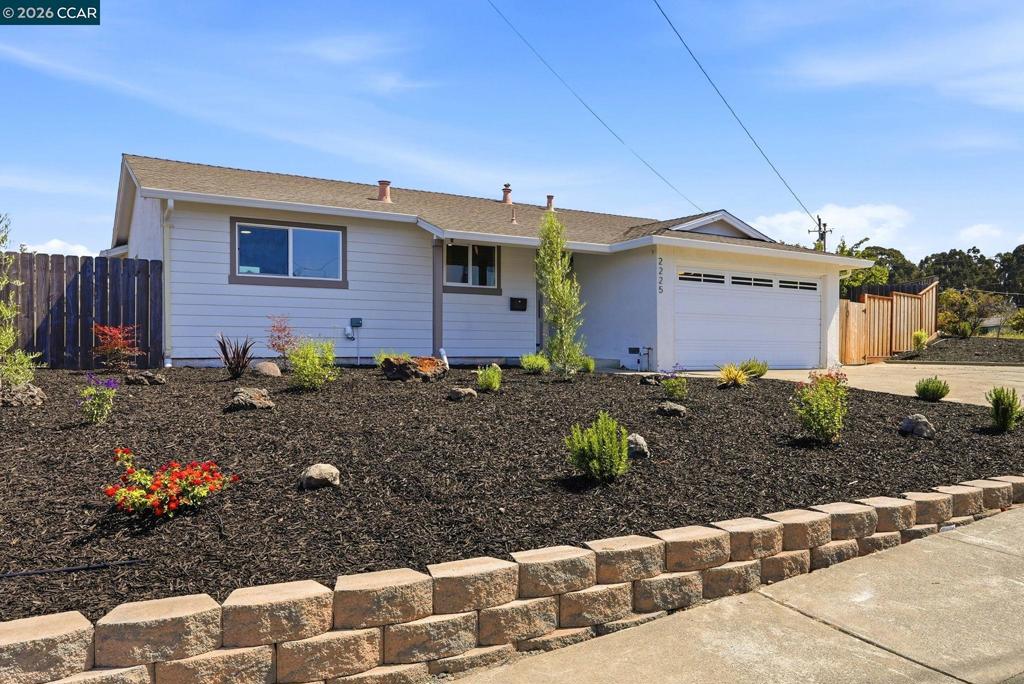 2225 Meadowlark St