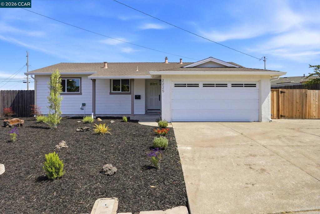 2225 Meadowlark St