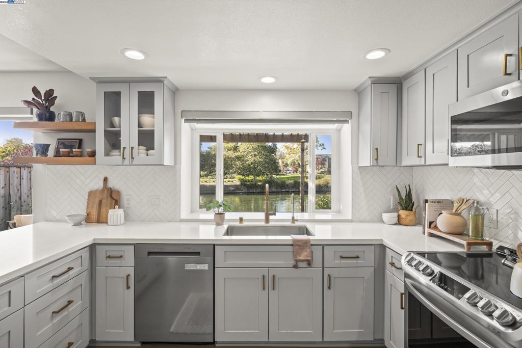 HARBOR BAY ISLE - Residential