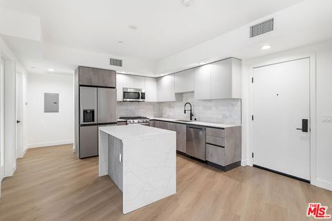 Photo of 160 Chestnut Street #401, Pasadena, CA 91103 (MLS # 26651871)