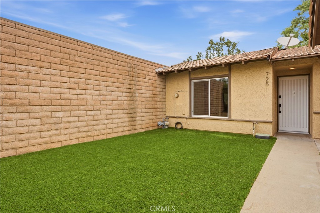 725 Palomares