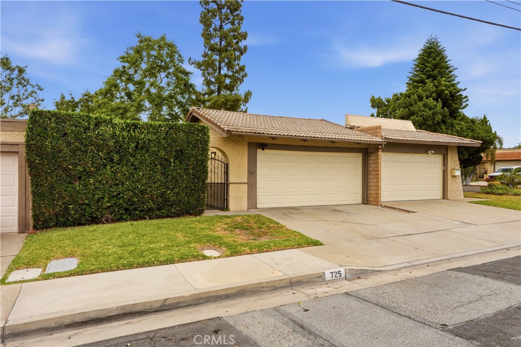 725 Palomares