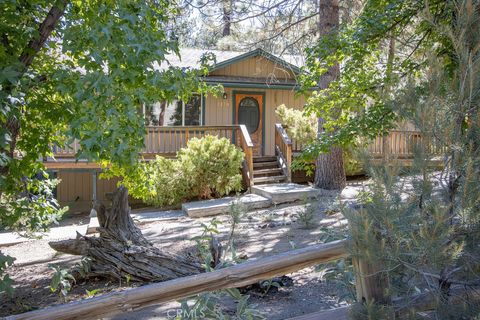 Photo of 2220 Symonds Dr, Pine Mountain Club, CA 93222 (MLS # SR26079261)