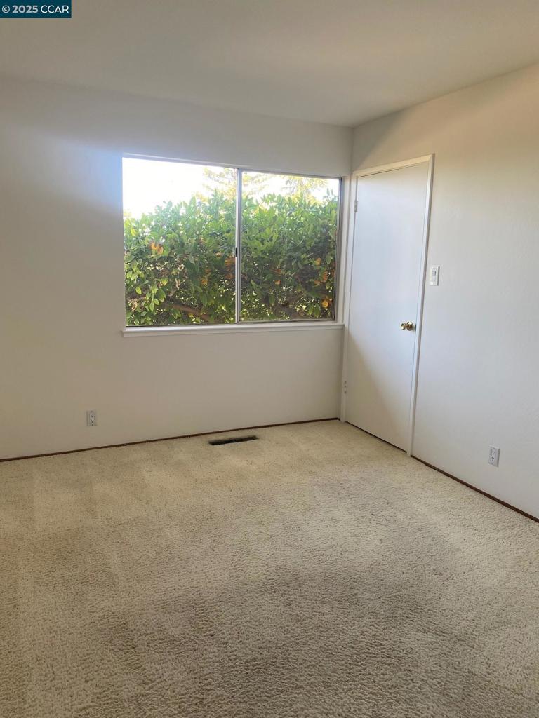 MUIR OAKS - Residential