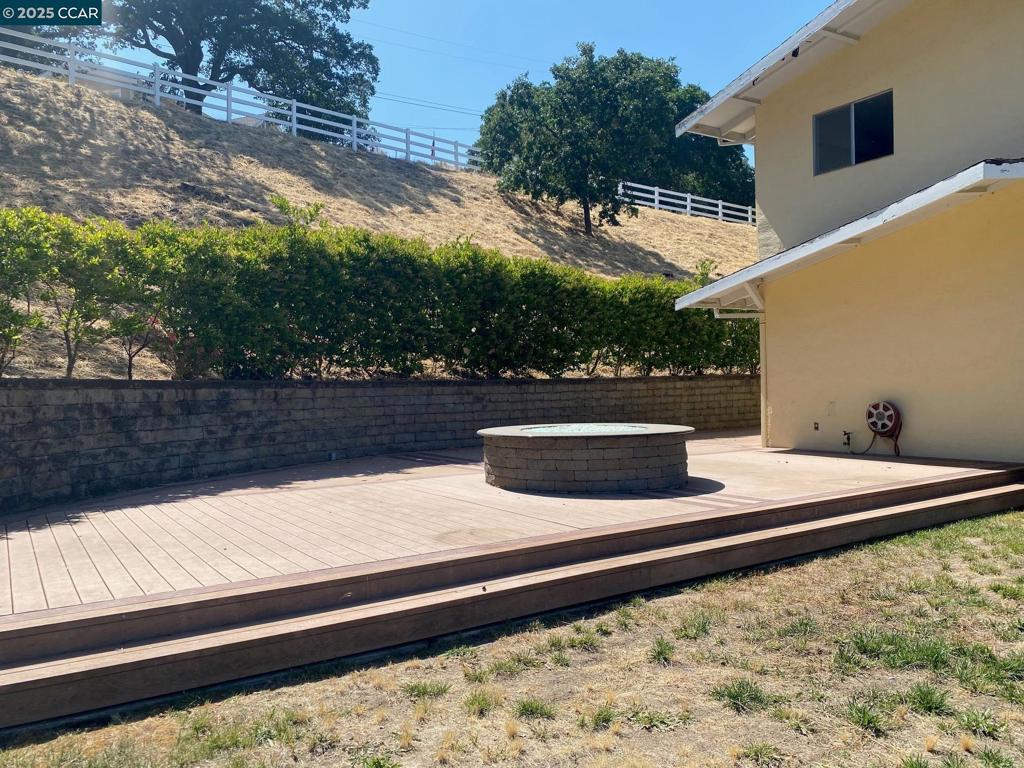 MUIR OAKS - Residential