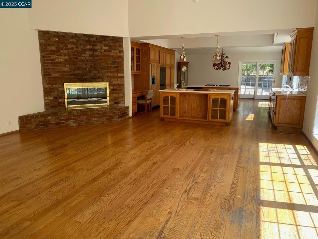 MUIR OAKS - Residential