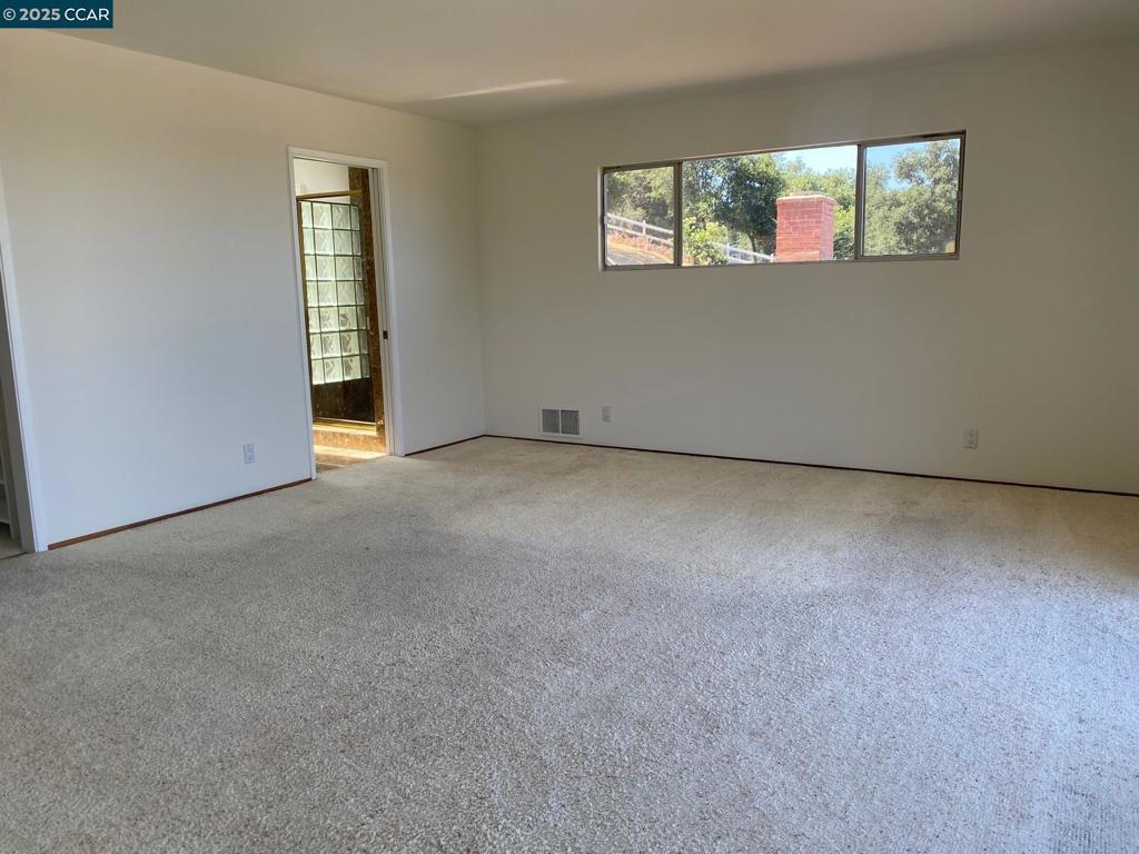 MUIR OAKS - Residential
