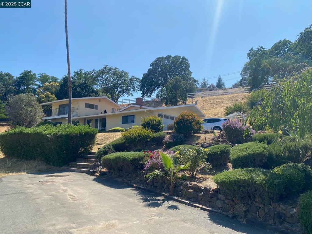 MUIR OAKS - Residential