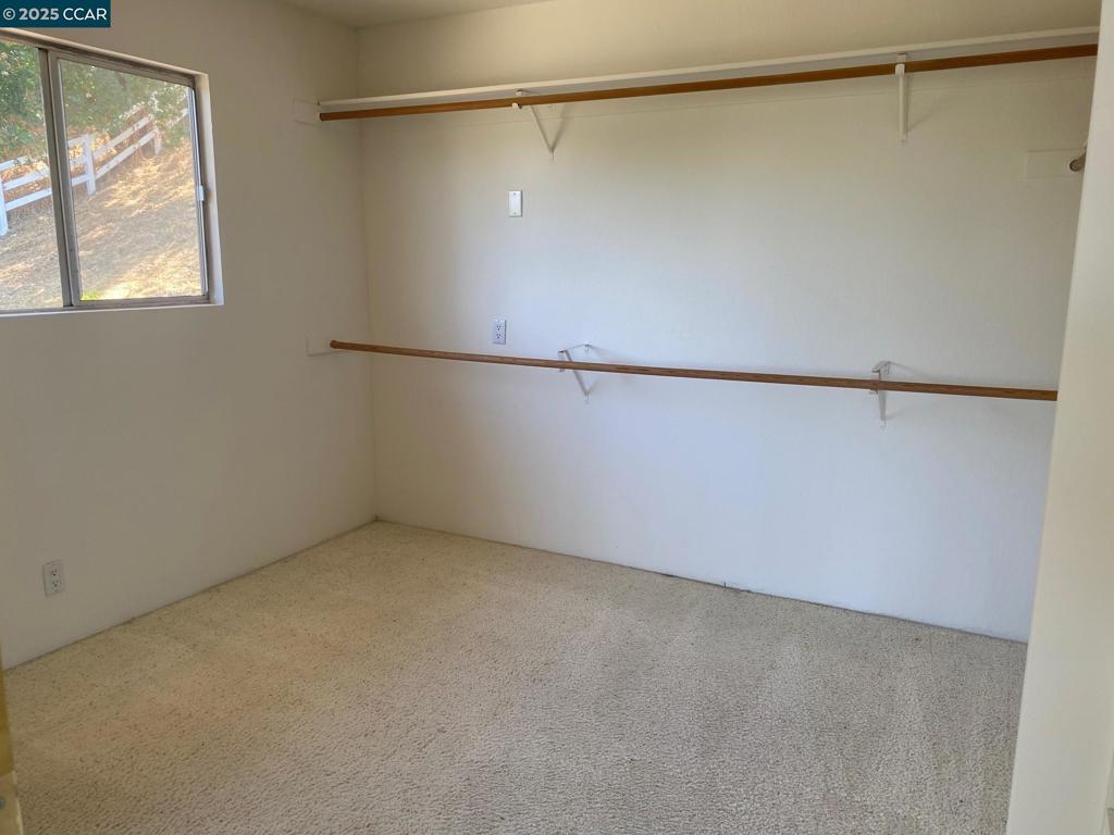 MUIR OAKS - Residential