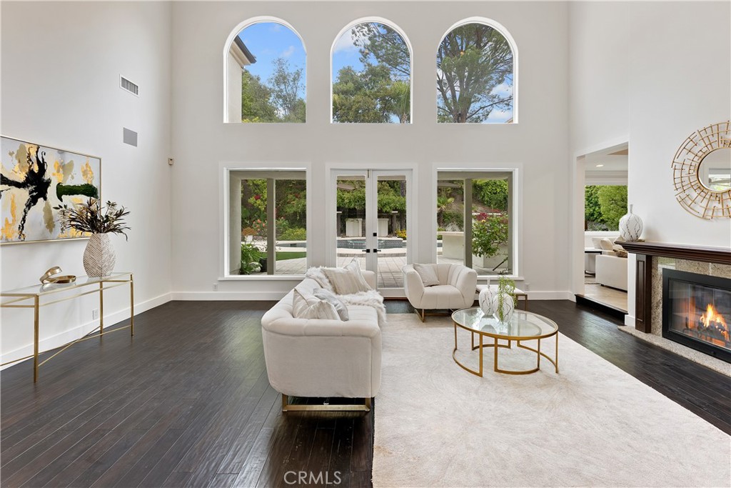25605 Queenscliff Court