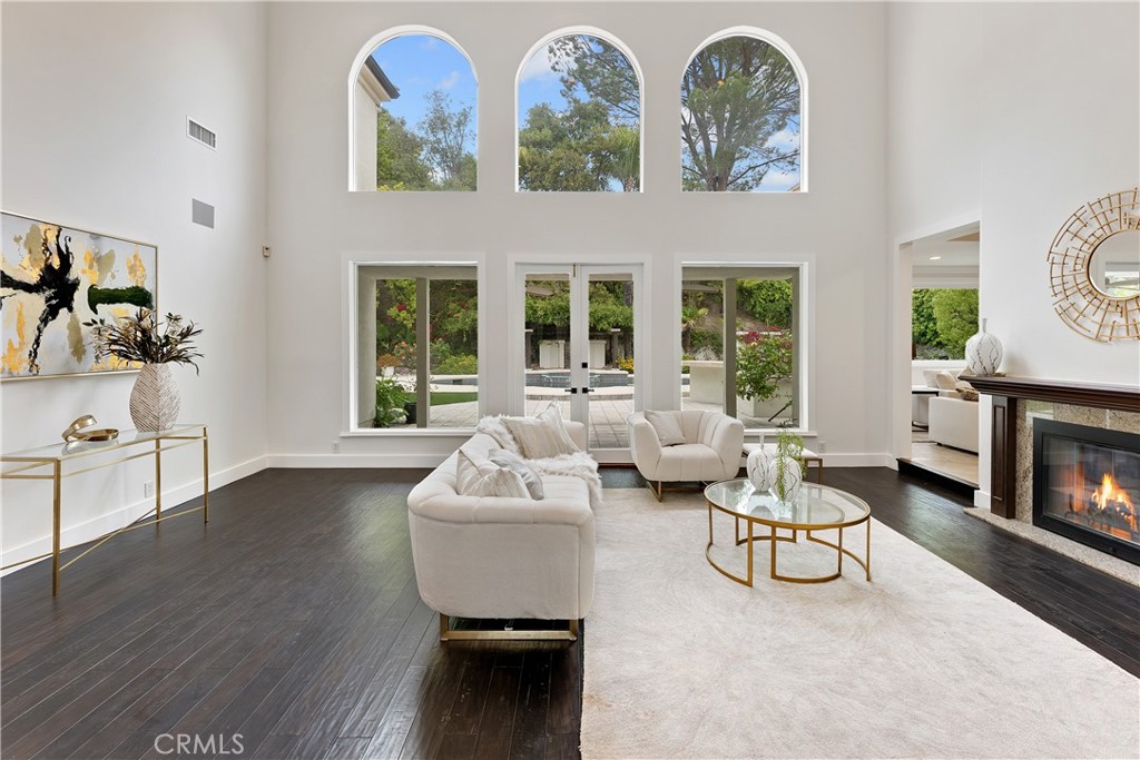 25605 Queenscliff Court
