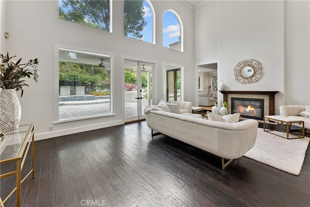 25605 Queenscliff Court
