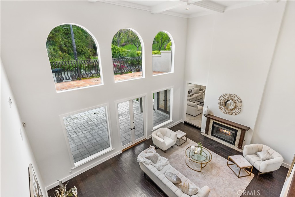 25605 Queenscliff Court