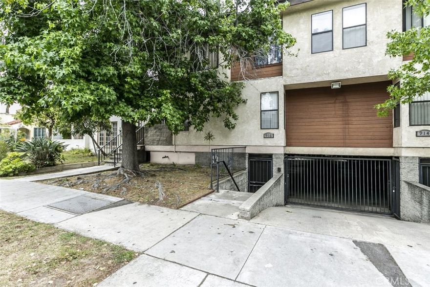 Now available for lease in the heart of Glendale, this bright and updated 2-bedroom, 2-bathroom residence offers comfort and convenience in a prime location. Featuring an open floor plan with laminate flooring throughout, the space includes a spacious living area, a dining nook, and a beautifully remodeled kitchen with sleek cabinetry, quartz countertops, and modern finishes. The primary bedroom includes an en-suite bathroom and large mirrored closets. Both bathrooms have been tastefully upgraded with contemporary tile and fixtures. Additional highlights include two assigned parking spaces, ample storage, and a well-maintained community. Situated close to shopping, dining, and freeway access, this turnkey unit is a perfect lease opportunity in a desirable Glendale neighborhood.