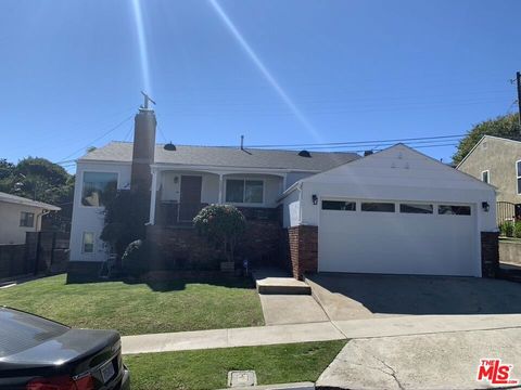 Photo of 5037 Parkglen Avenue, Los Angeles, CA 90043 (MLS # 26648027)