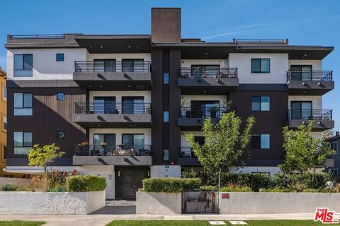 Photo of 1123 S Shenandoah Street #301, Los Angeles, CA 90035 (MLS # 26645829)