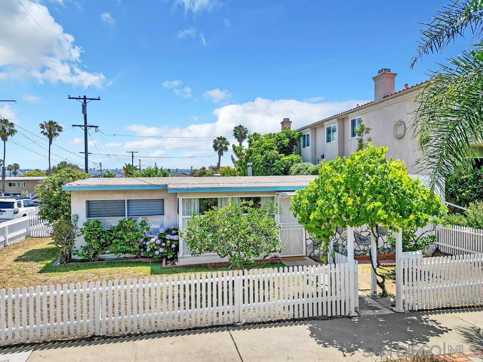 4095 Honeycutt St.