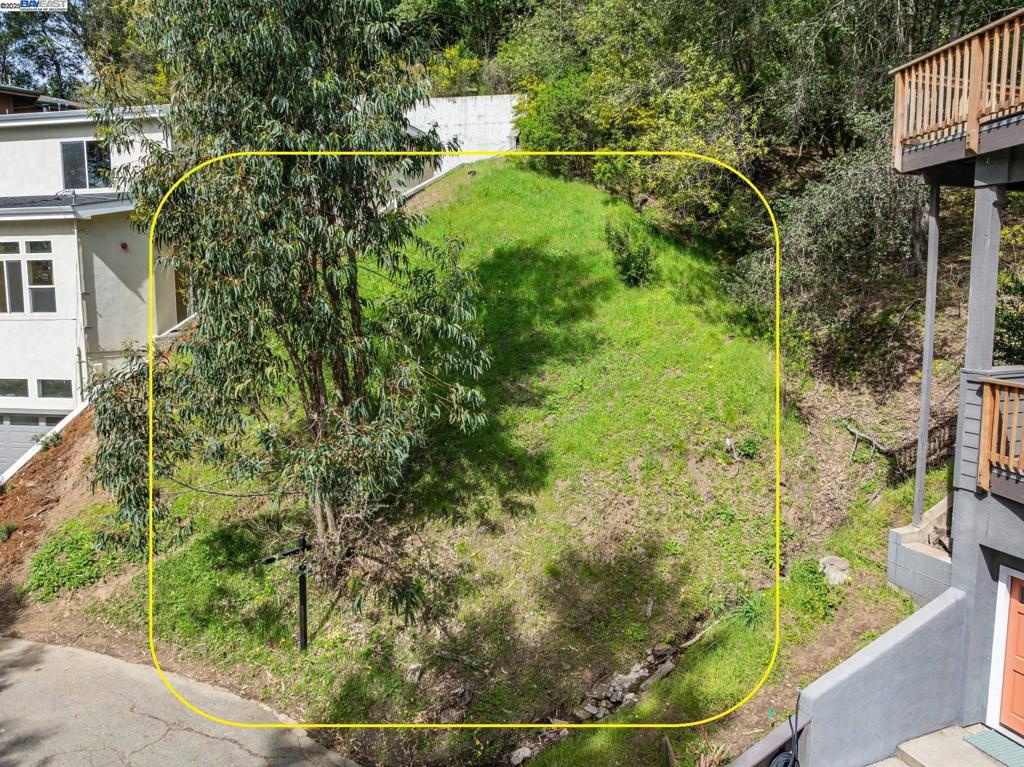 Build your dream home on this wonderful lot in Oakland Hills. Lot is next to 1880 Arrowhead. Great schools. Approx 2 miles to Montclair Village. Seller has survey, soil & tree reports.