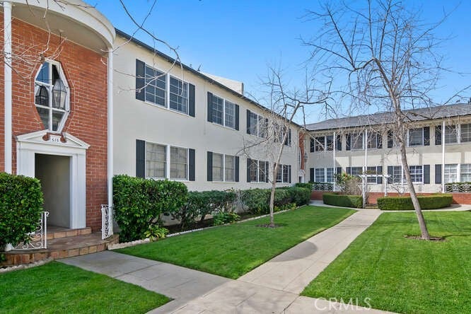 Photo of 515 San Vicente Blvd #D, Santa Monica, CA 90402 (MLS # SR26214829)