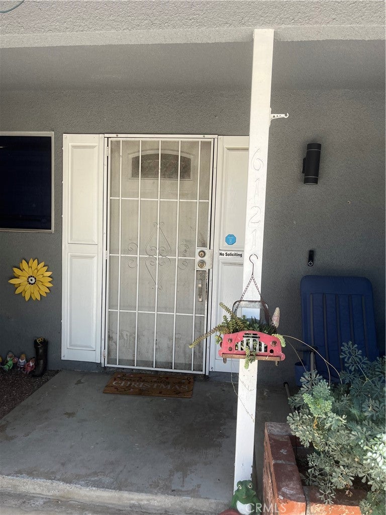 6121 Buchanan