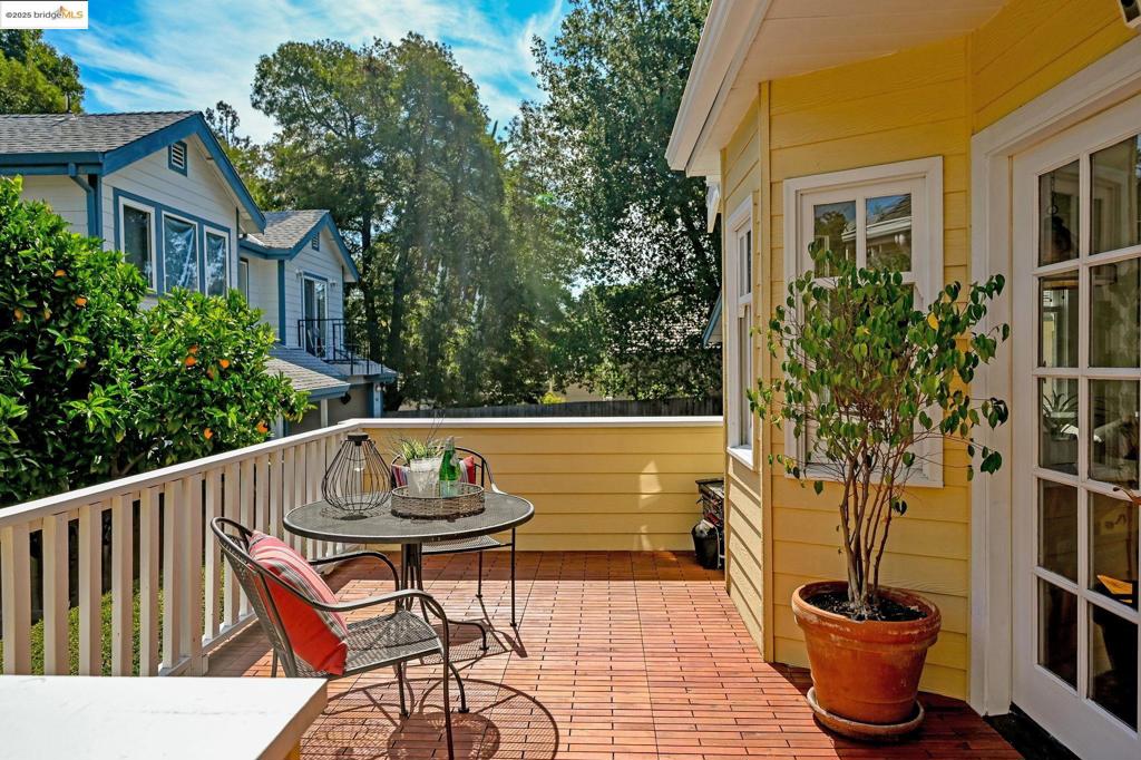 ALMOND COURT - Residential