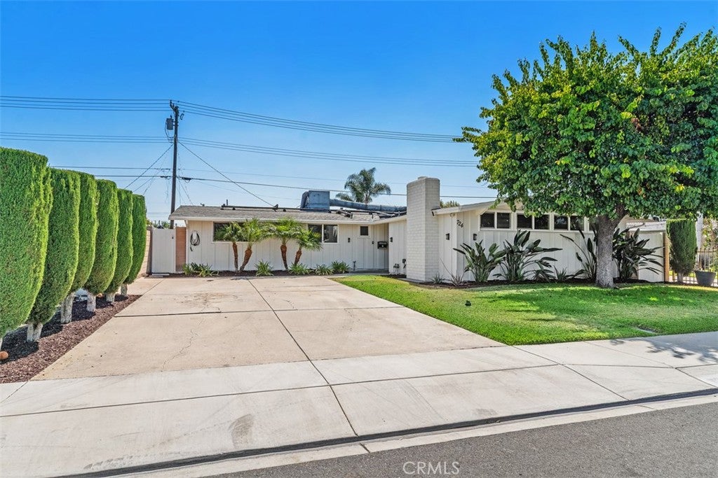 724 N Vine St, Anaheim CA 92805