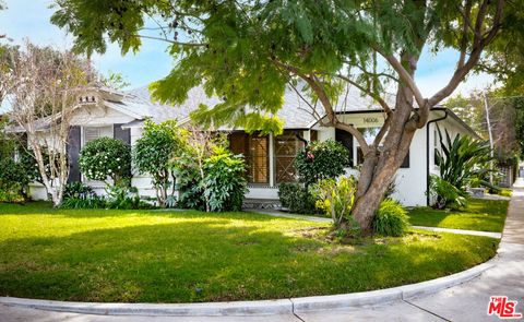 Photo of 14006 Runnymede Street, Van Nuys, CA 91405 (MLS # 26645759)