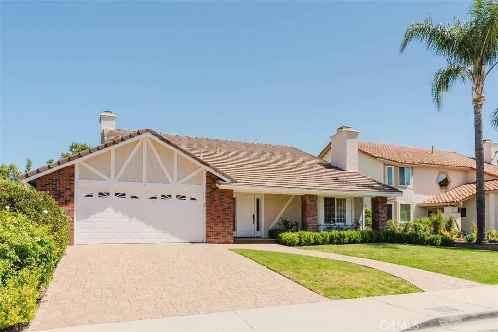 29049 Acanthus Court
