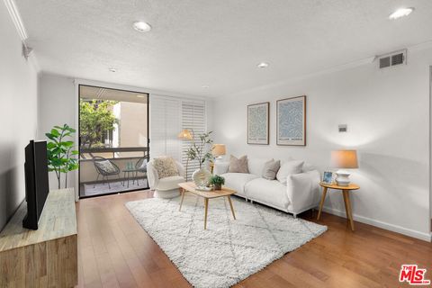 Photo of 750 S Spaulding Avenue #219, Los Angeles, CA 90036 (MLS # 26648237)