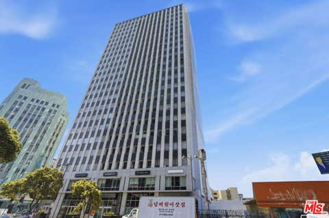 Photo of 3810 Wilshire Boulevard #1609, Los Angeles, CA 90010 (MLS # 26849569)
