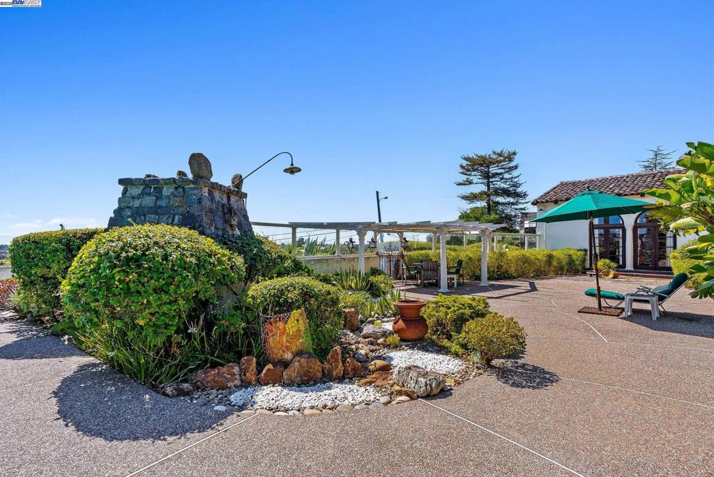 HAYWARD - Residential