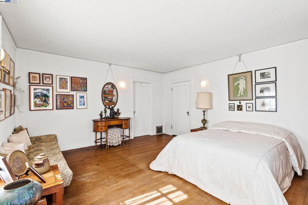 HAYWARD - Residential