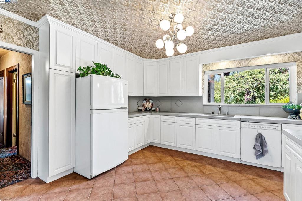 HAYWARD - Residential