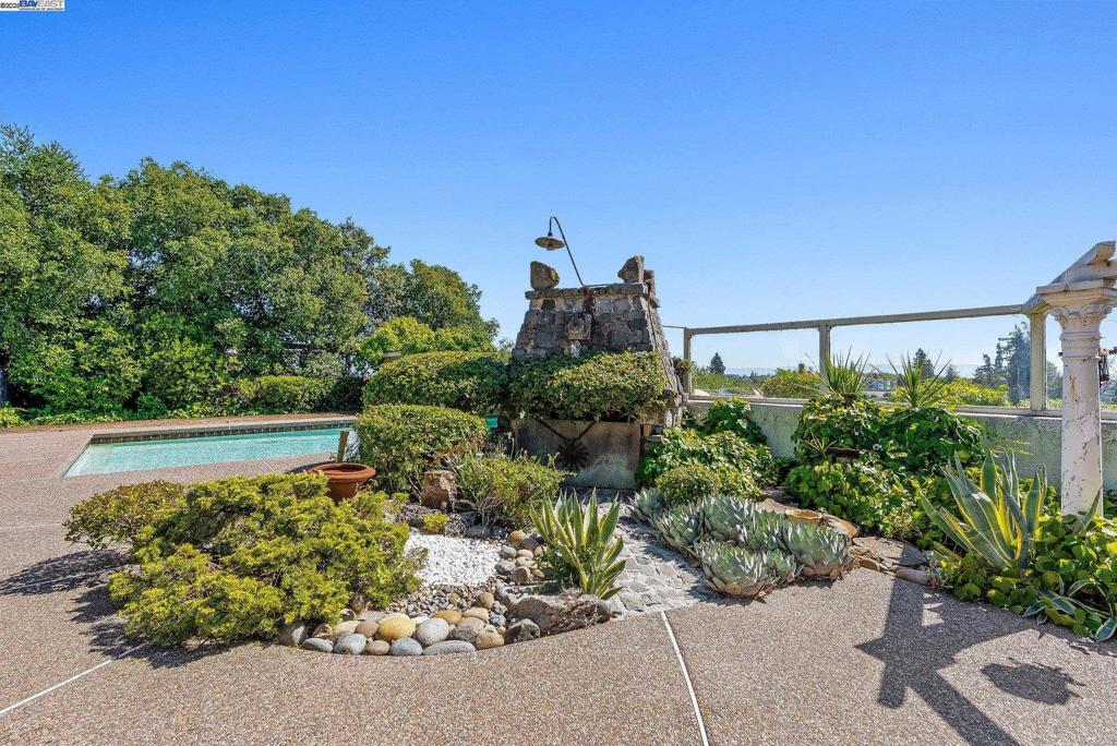 HAYWARD - Residential