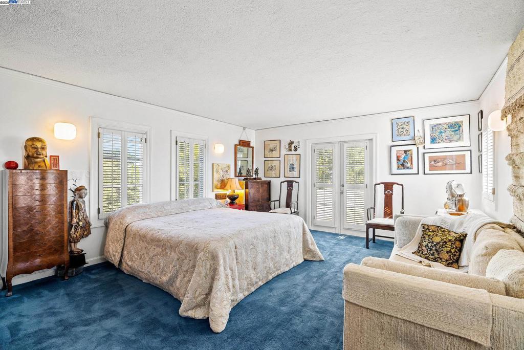HAYWARD - Residential