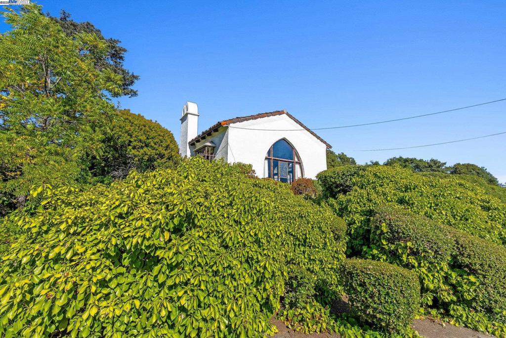 HAYWARD - Residential