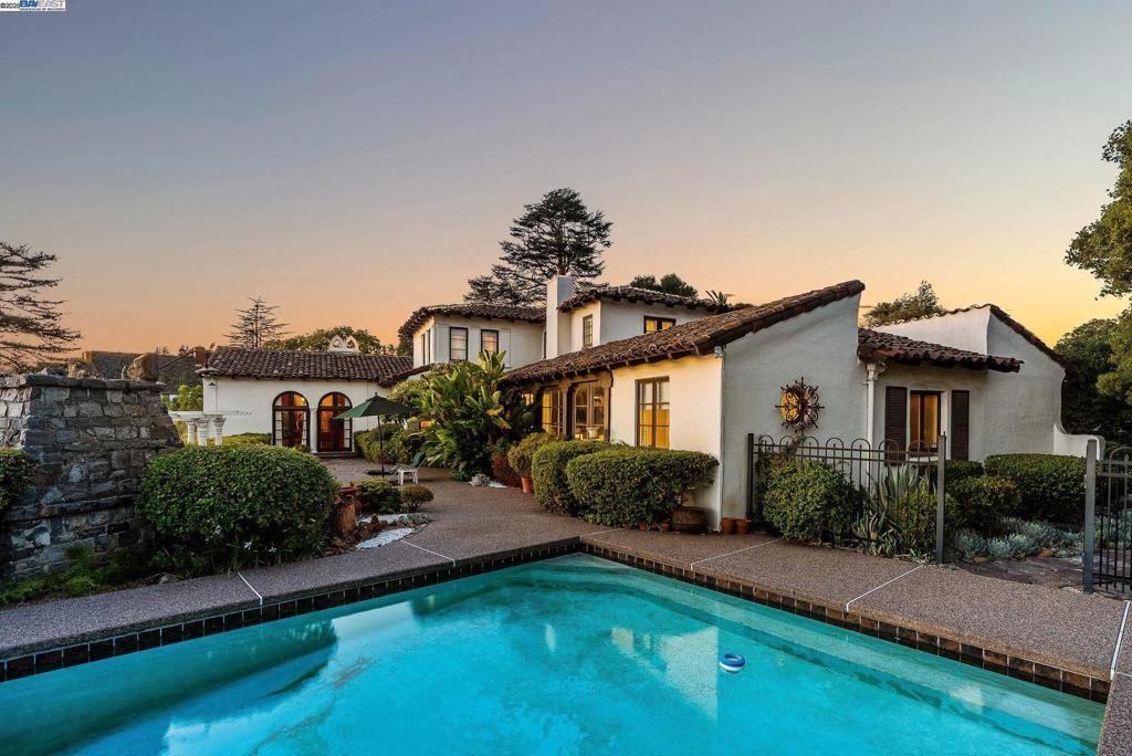 Photo of 921 Warren St St, Hayward, CA 94541 (MLS # 41114575)