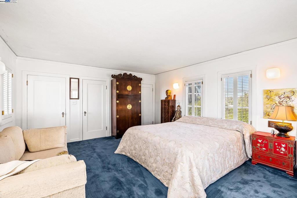 HAYWARD - Residential