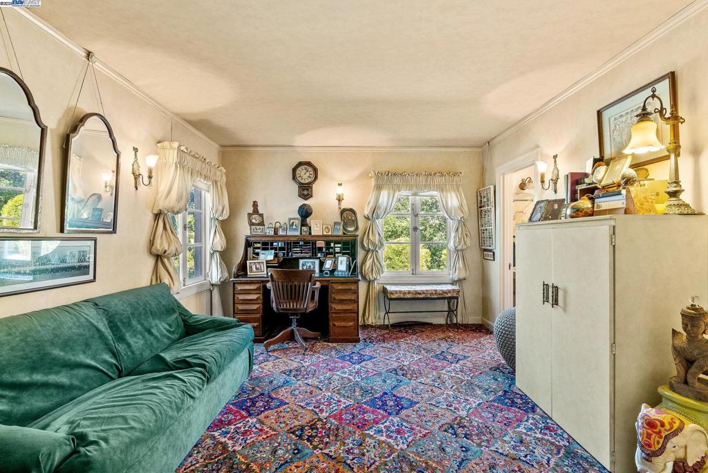 HAYWARD - Residential