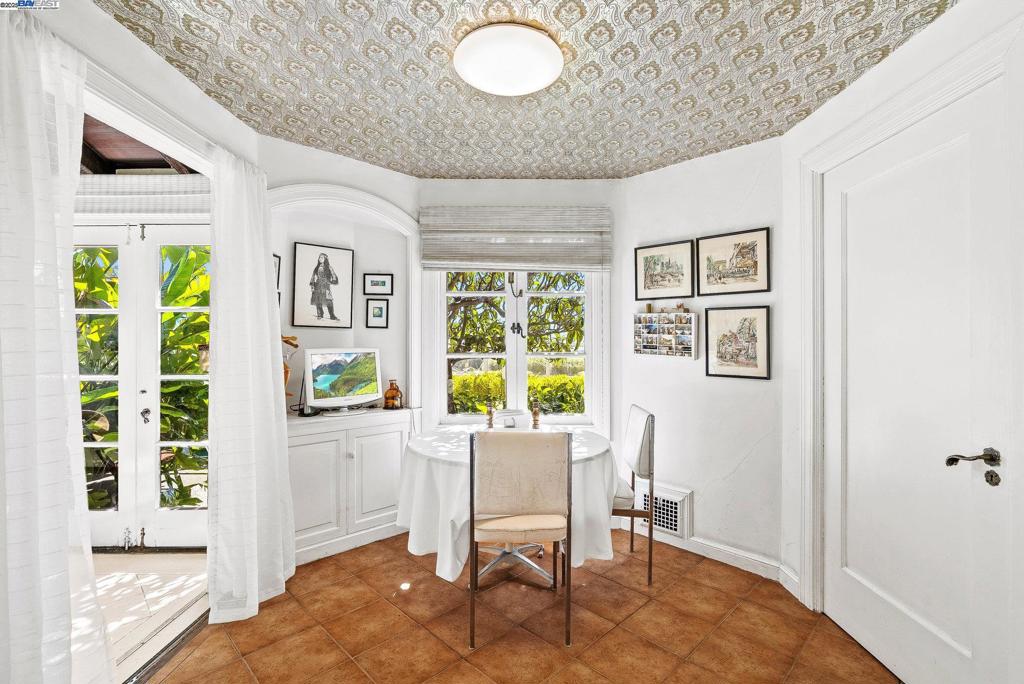 HAYWARD - Residential
