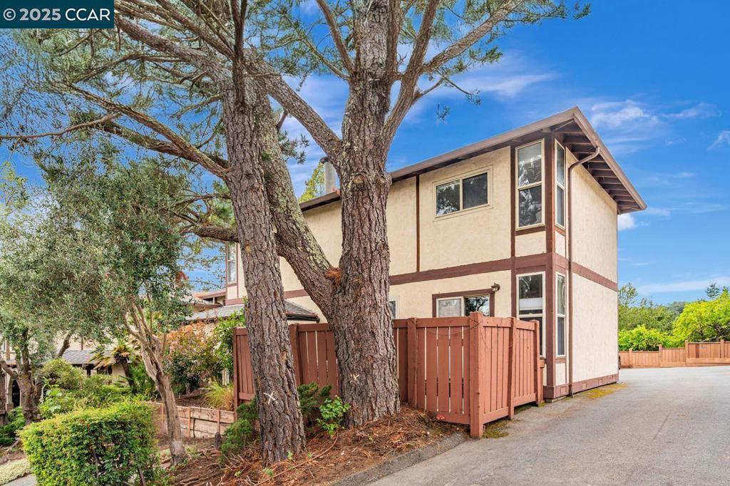 ASCOT HIGHLANDS - Residential