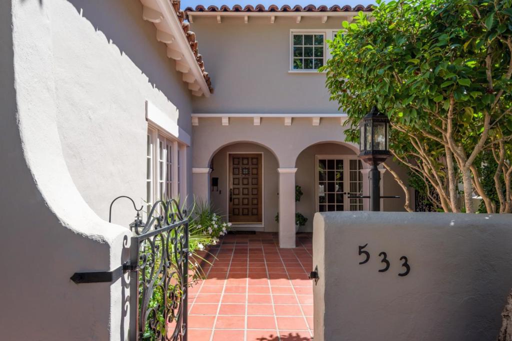 533 Edinburgh Street