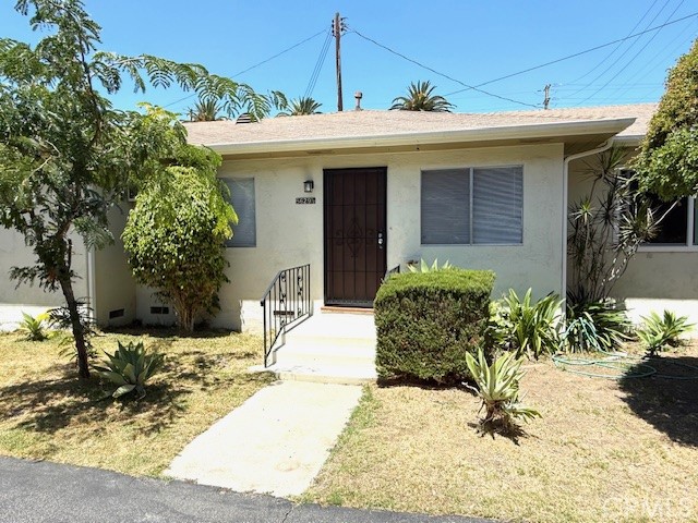 Enjoy the best of Temple City living in this charming 1-bedroom, 1-bath unit within a cozy 4-unit complex. Boasting Temple City Schools, this apartment offers an incredibly convenient location, just a stroll from Downtown Temple City's shops, restaurants, grocery stores, churches, and bus stops. Inside, you'll find a beautifully updated living room, kitchen, bedroom, and bathroom. Parking is a breeze with your own 1-car garage plus an additional on-site space. A community coin-operated laundry room adds to your convenience.